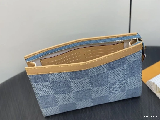 LOUIS VUITTON VOYAGE-27*21*6CM POCHETTE 0205